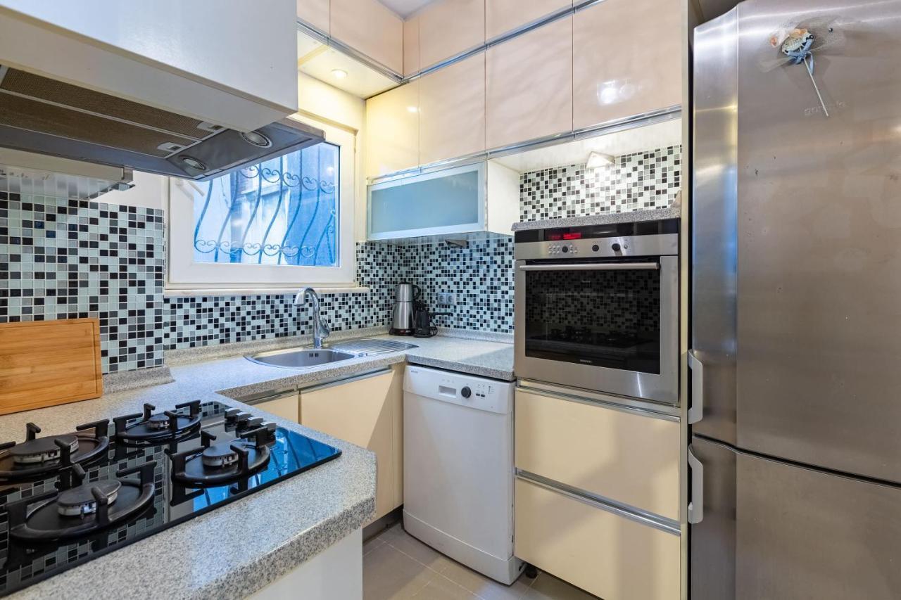 Flat With Excellent Location In Tesvikiye, Sisli Apartamento Istambul Exterior foto