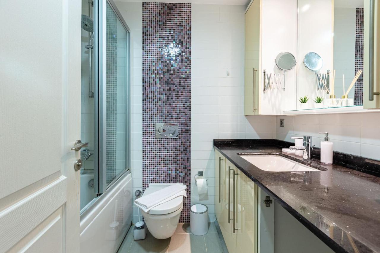 Flat With Excellent Location In Tesvikiye, Sisli Apartamento Istambul Exterior foto