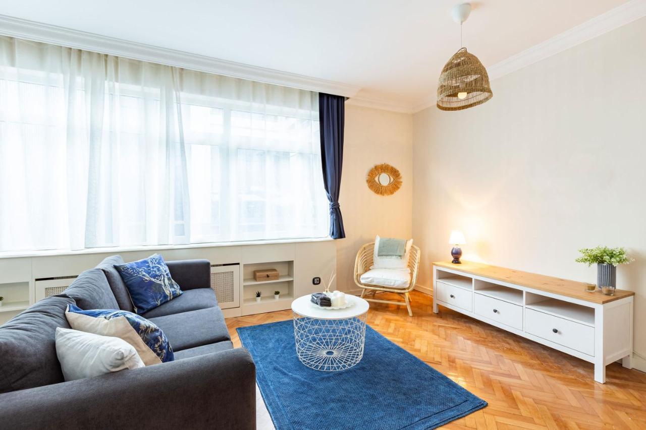Flat With Excellent Location In Tesvikiye, Sisli Apartamento Istambul Exterior foto