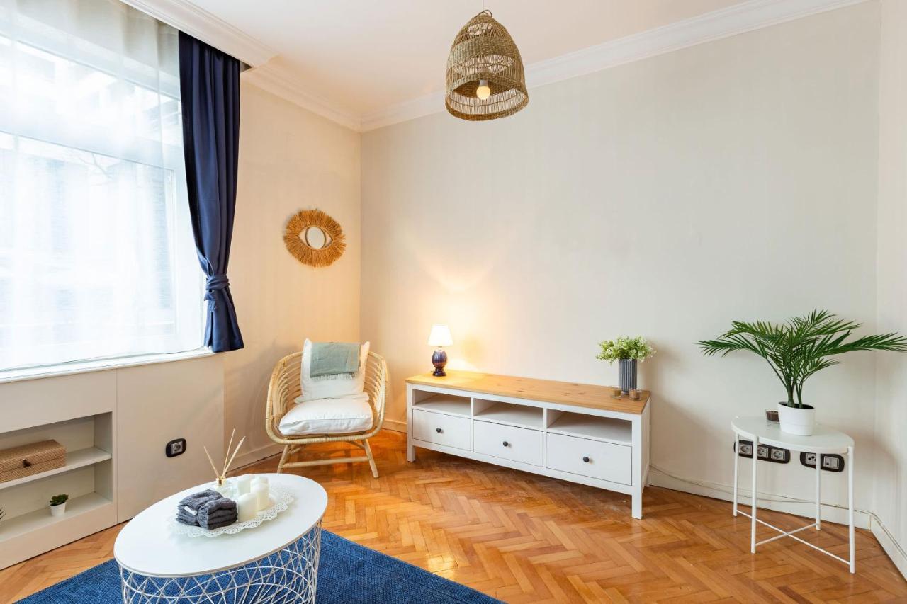 Flat With Excellent Location In Tesvikiye, Sisli Apartamento Istambul Exterior foto
